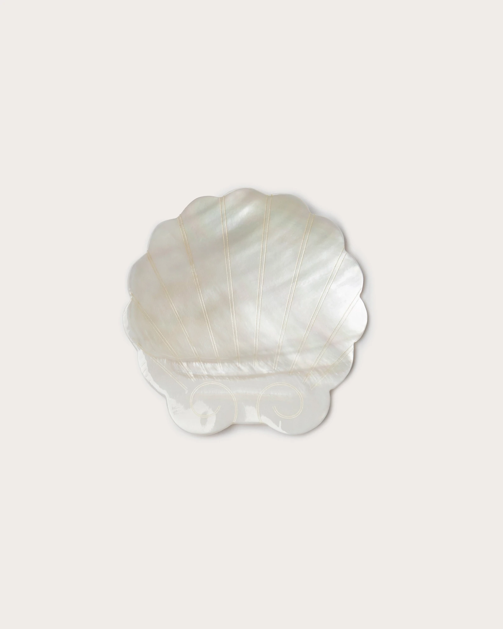 Scallop Dish — Mother of Pearl · fotografía oficial Gohar World