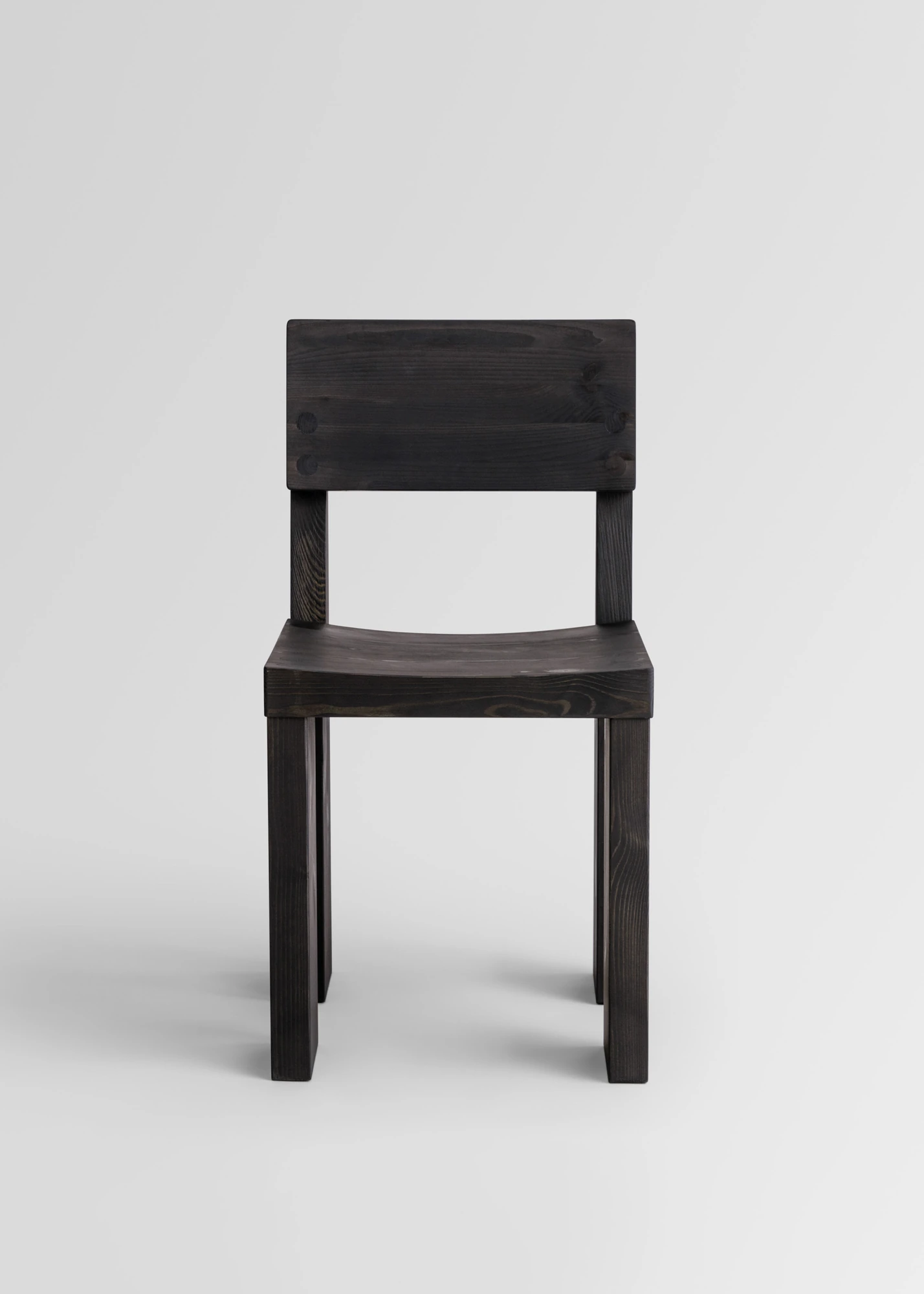 001 Dining Chair — Black · official Vaarnii photograph