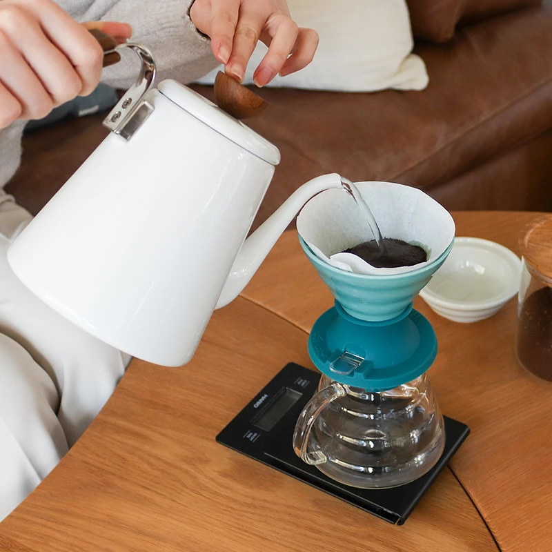 V60 Ceramic Immersion Switch 02 — Tropical Turquoise · photographie officielle HARIO