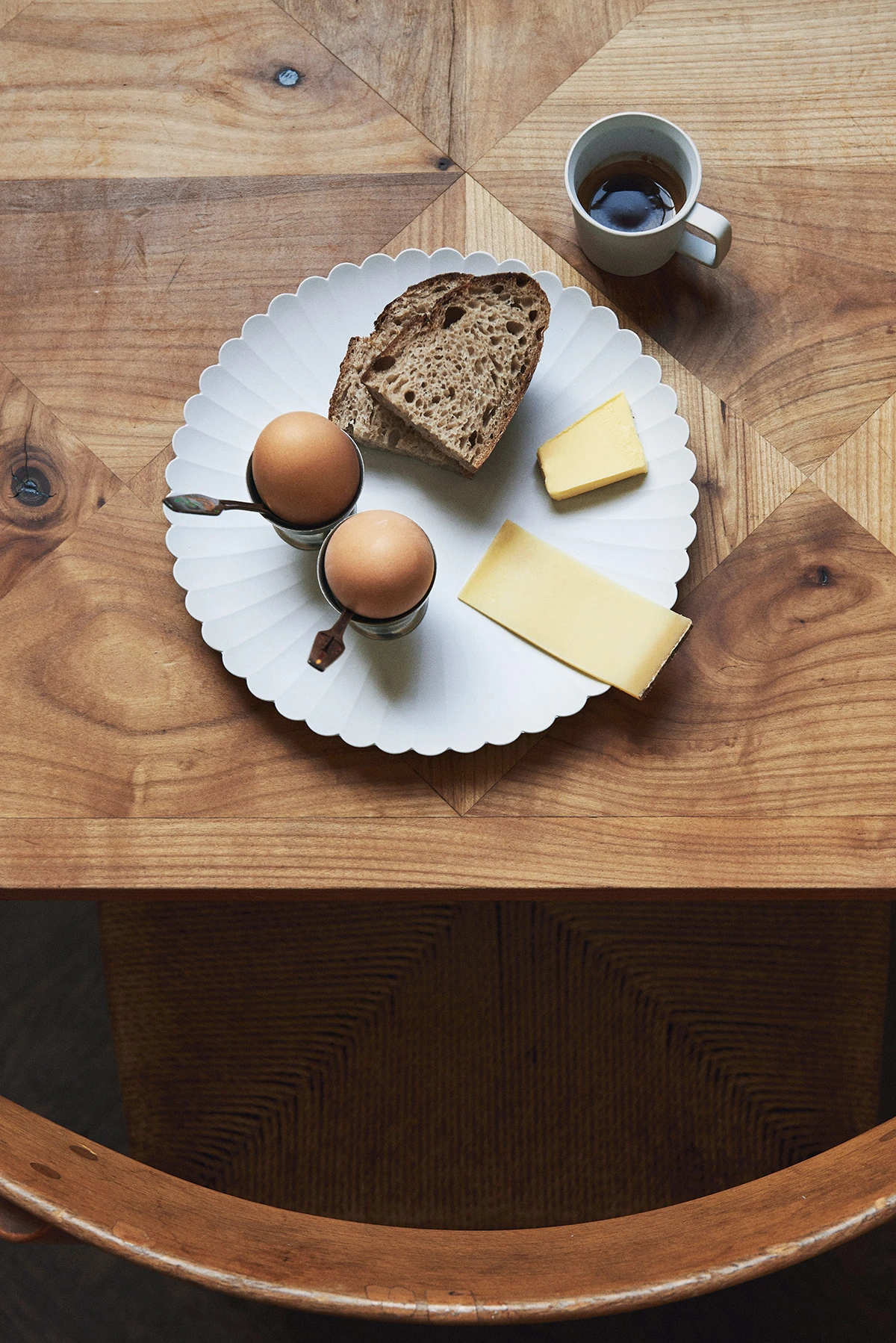 TY Palace Plate Grey 220 · official 1616 / arita japan photograph