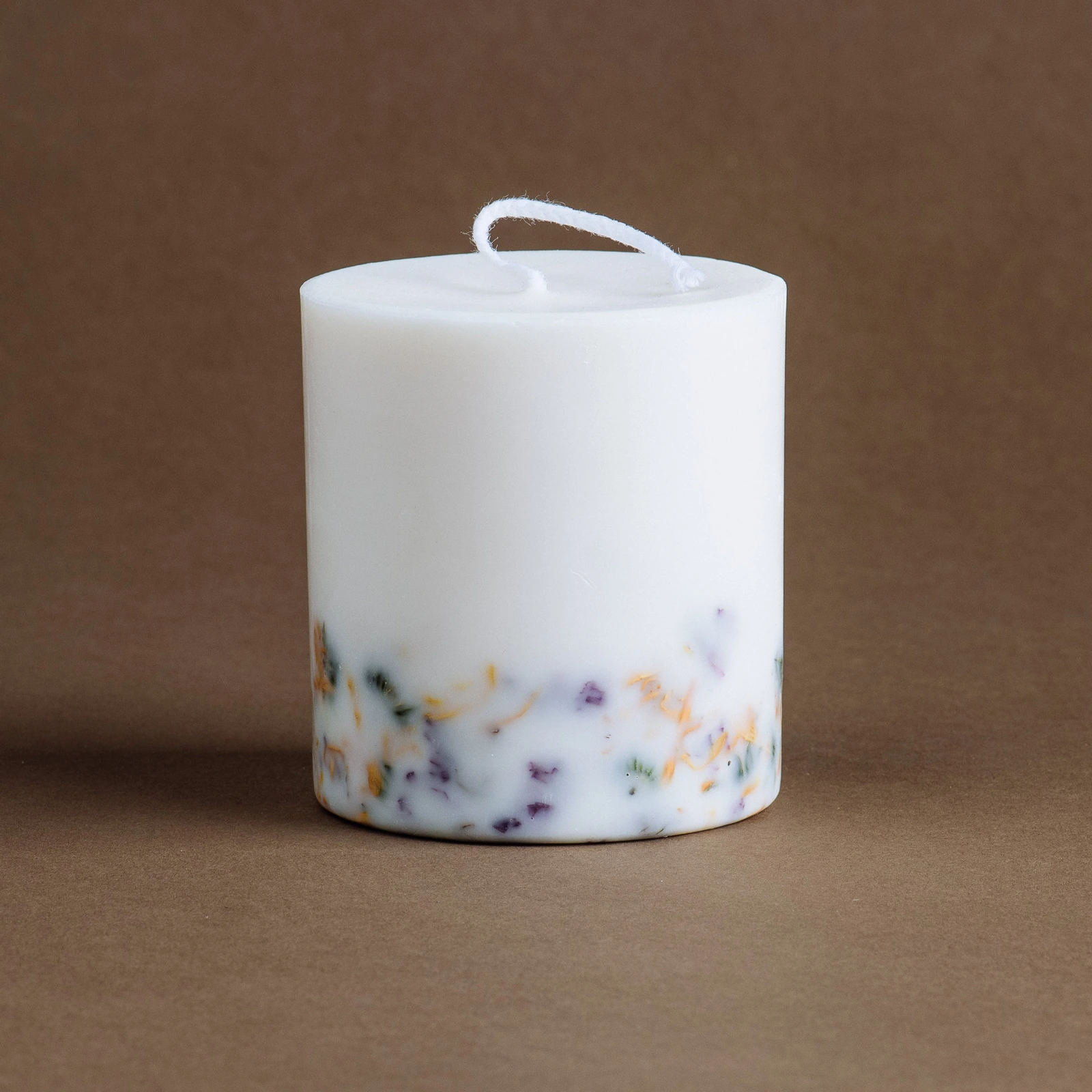 Wild flowers pillar candle — 515 ml · official the MUNIO photograph