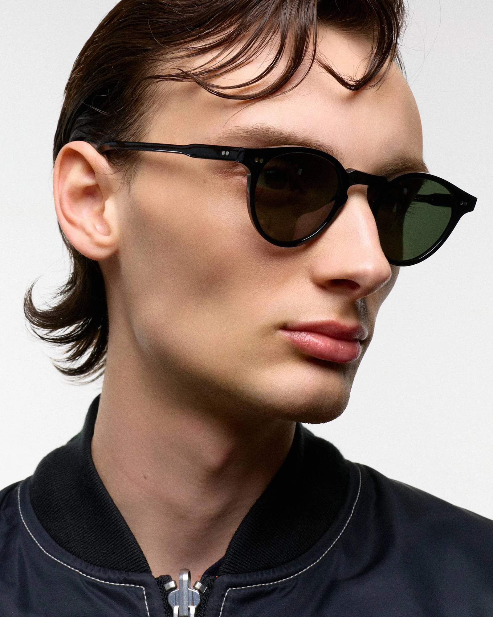 Forest Black — green solid lens · fotografía oficial Monokel Eyewear