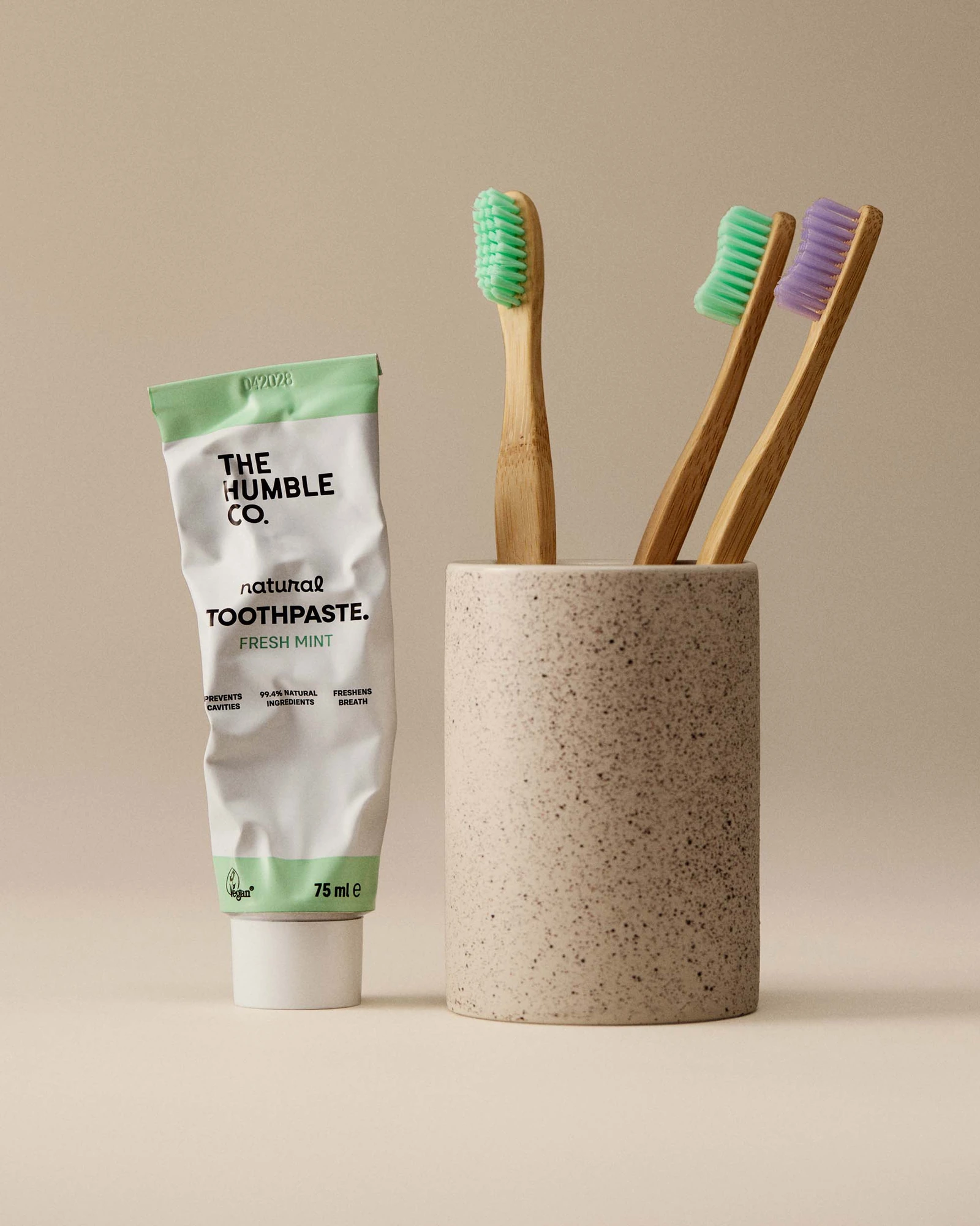 Natural Toothpaste — Fresh Mint, 75 ml · fotografía oficial The Humble Co.