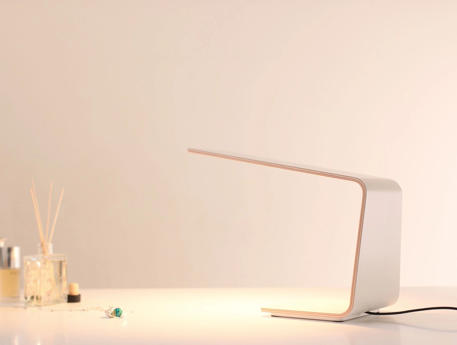LED1 Table Lamp — White Exterior · official Tunto photograph
