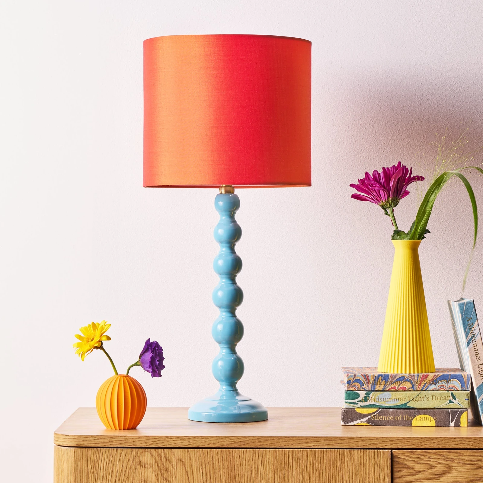 Lillee Table Lamp Base — Blue · photographie officielle Pooky