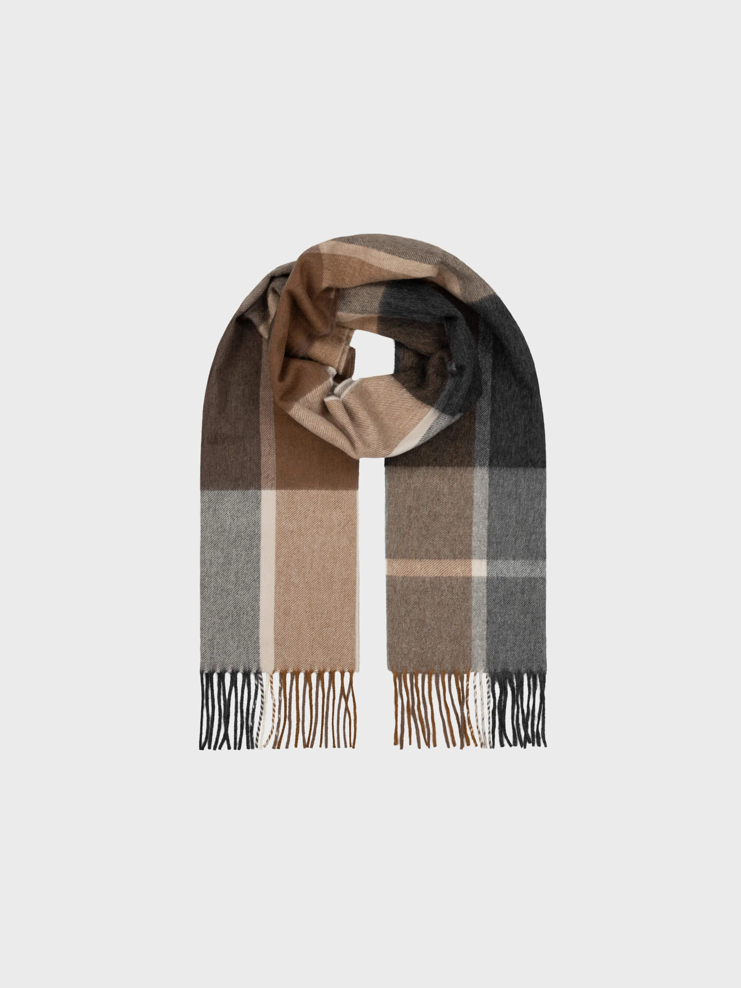 Arran Edgar — Charcoal / Natural · photographie officielle Begg x Co
