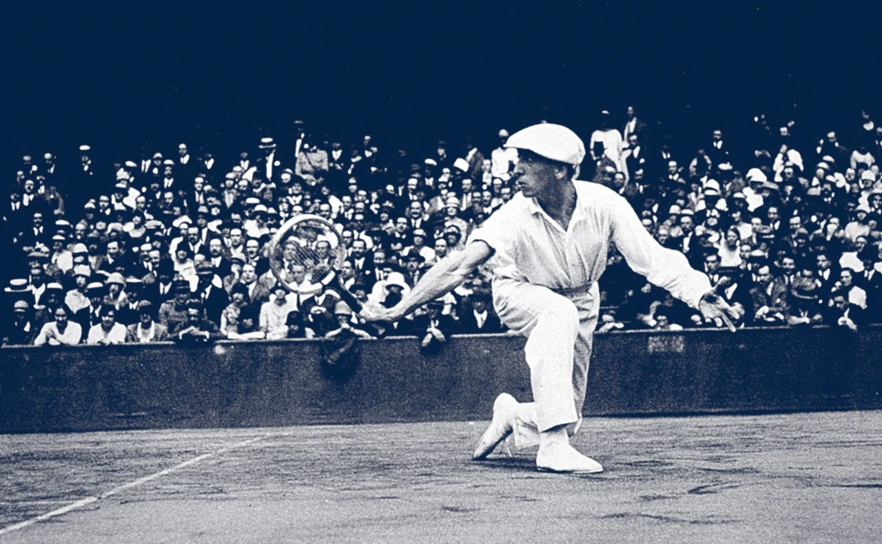 René Lacoste jugando tenis · archivo oficial
