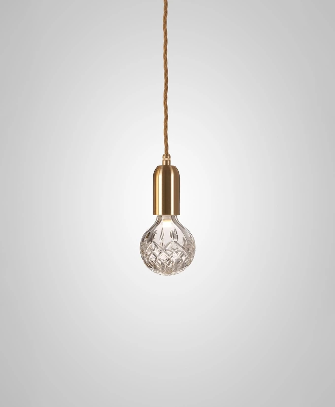 Crystal Bulb Pendant — Clear / Brushed Brass, 220–240V image officielle du produit