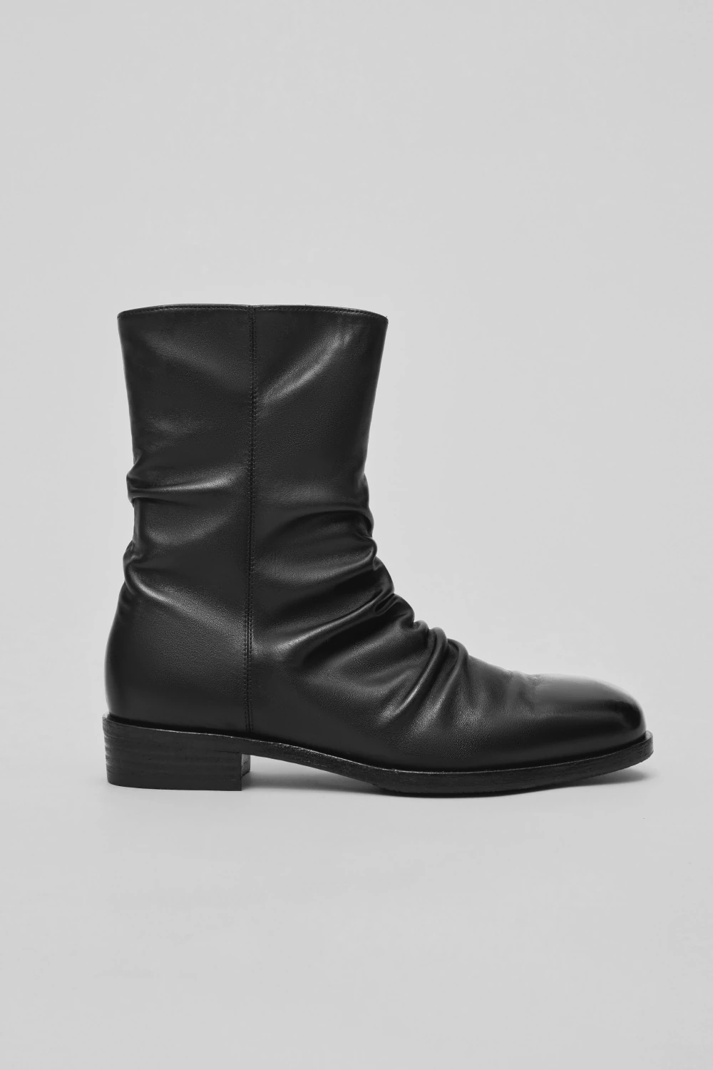 Full-Grain Horsehide Zip Boots — Black official product image