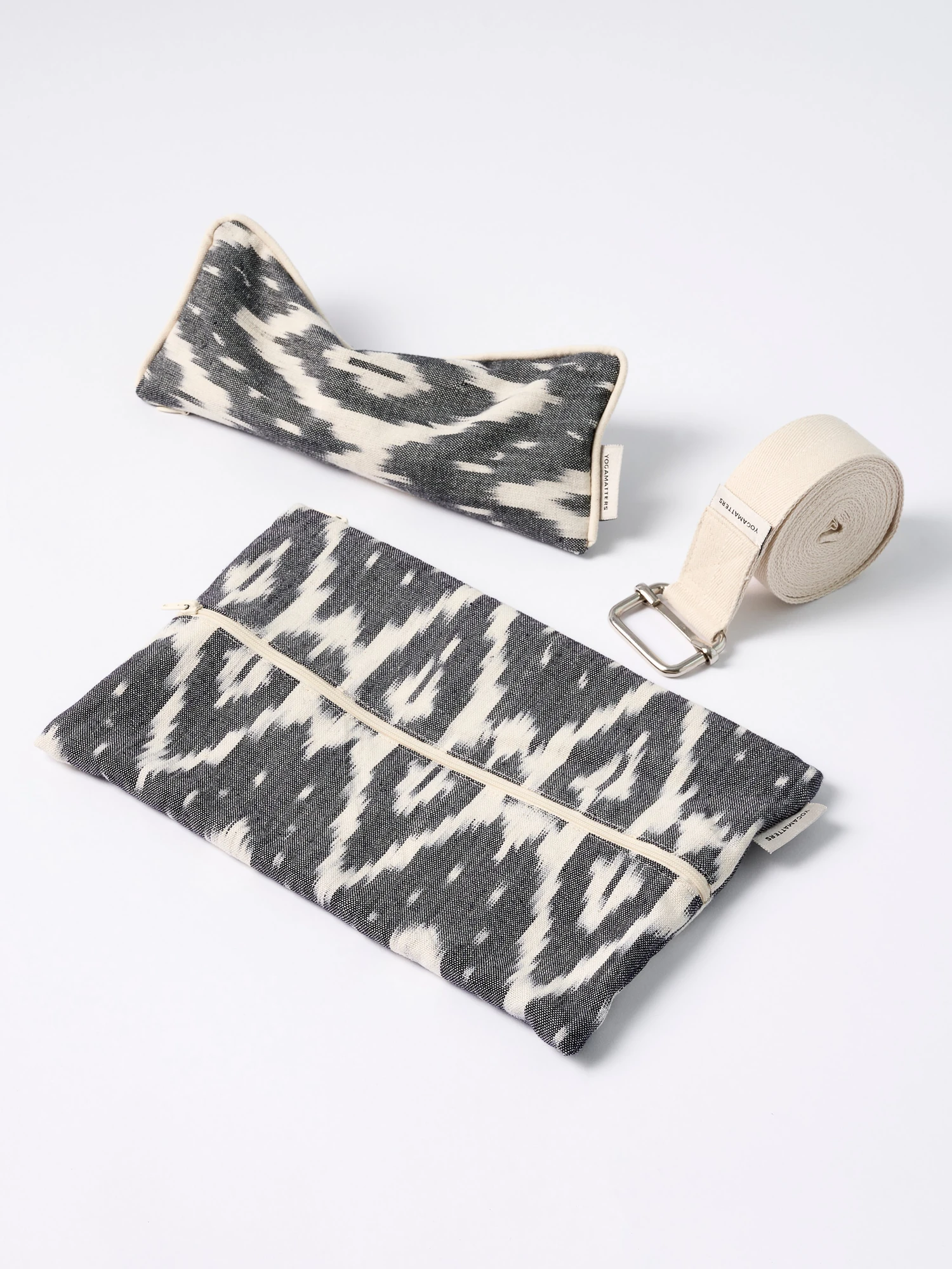 Nova Ikat Pouch, Eye Pillow & Belt Set — Charcoal imagen oficial del producto