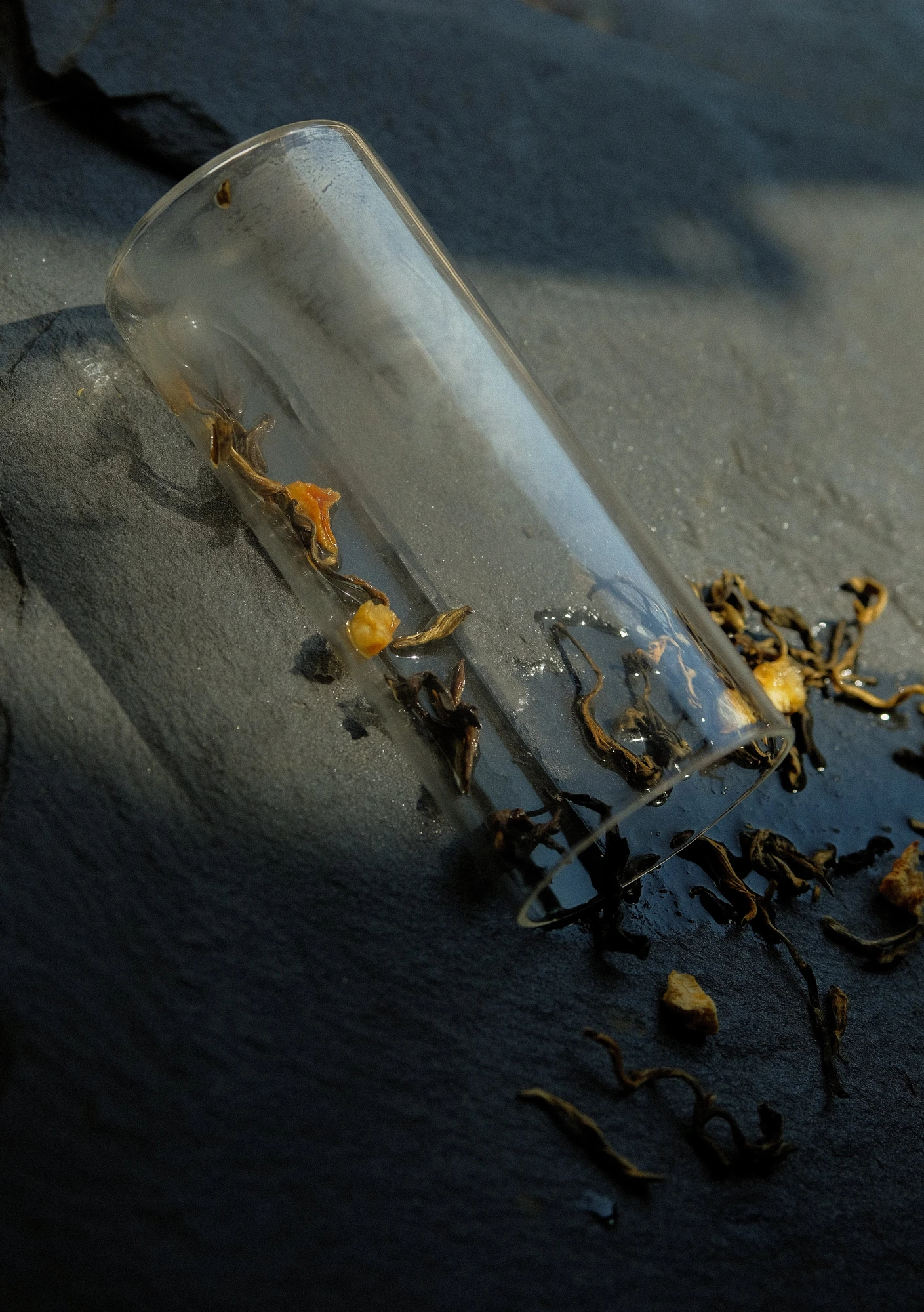 Signature Earl Grey — 50 g en vrac · photographie officielle Leaves and Flowers